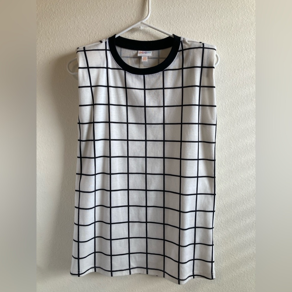 LuLaRoe Black and White Graph Print Kari Shoulder Pad Tank Top Size XXS